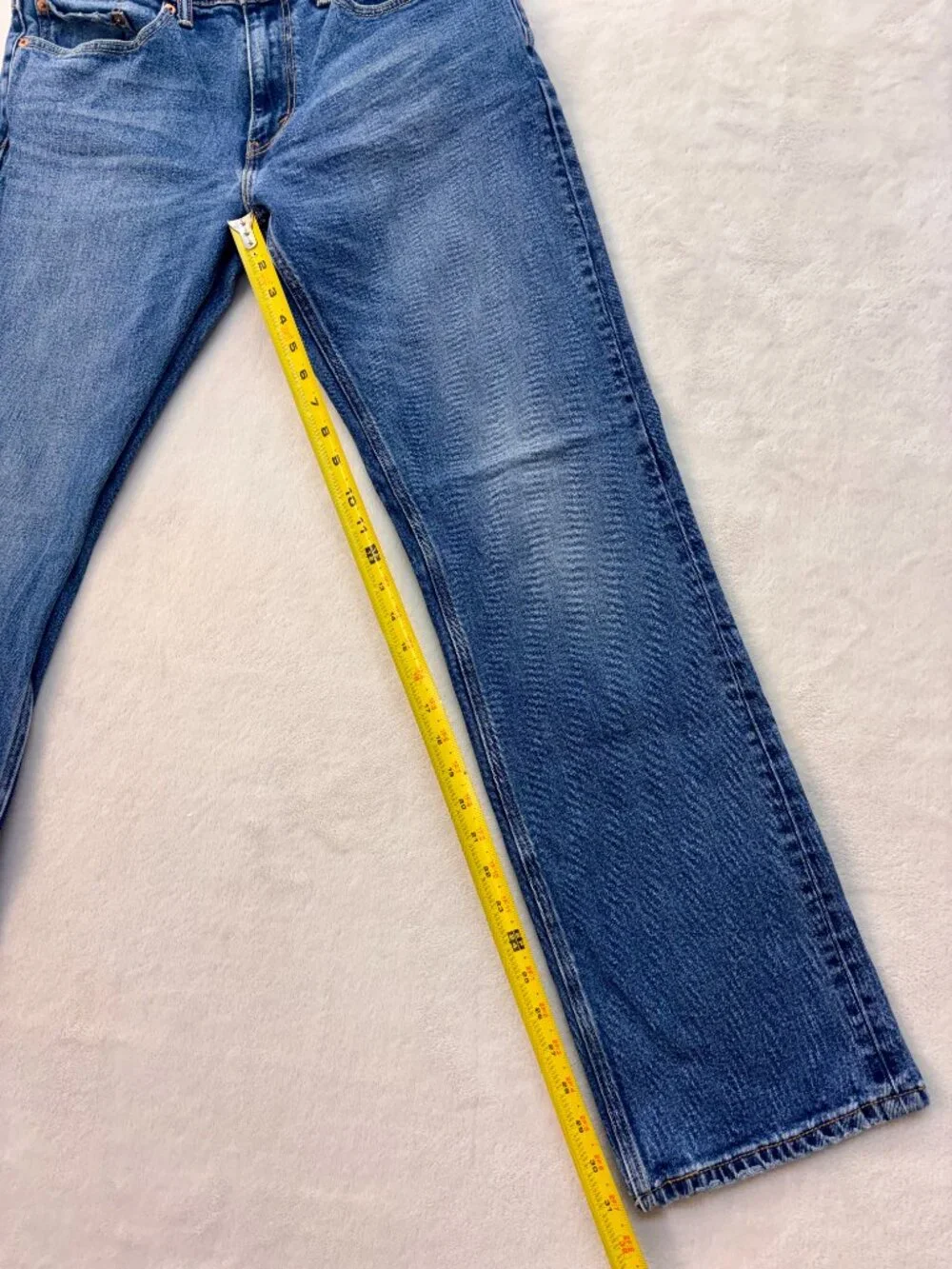Levi's Men's Blue Jeans --- Straight Leg --- Size: 32 x 34 --- Great Condition!